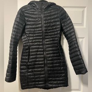 Arc’teryx Women’s Nuri Coat, Size Small, 750 fill European grey goose down